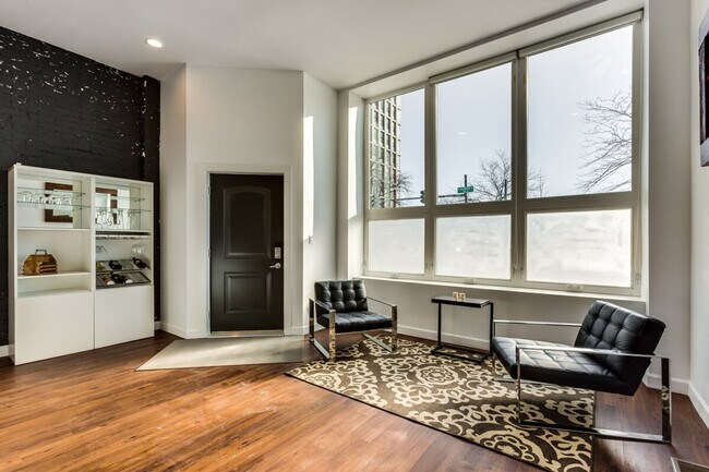 Foto del edificio - 706 N Racine Ave