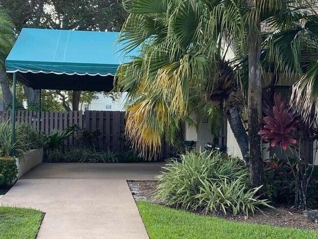 Foto del edificio - 7879 Willow Spring Dr
