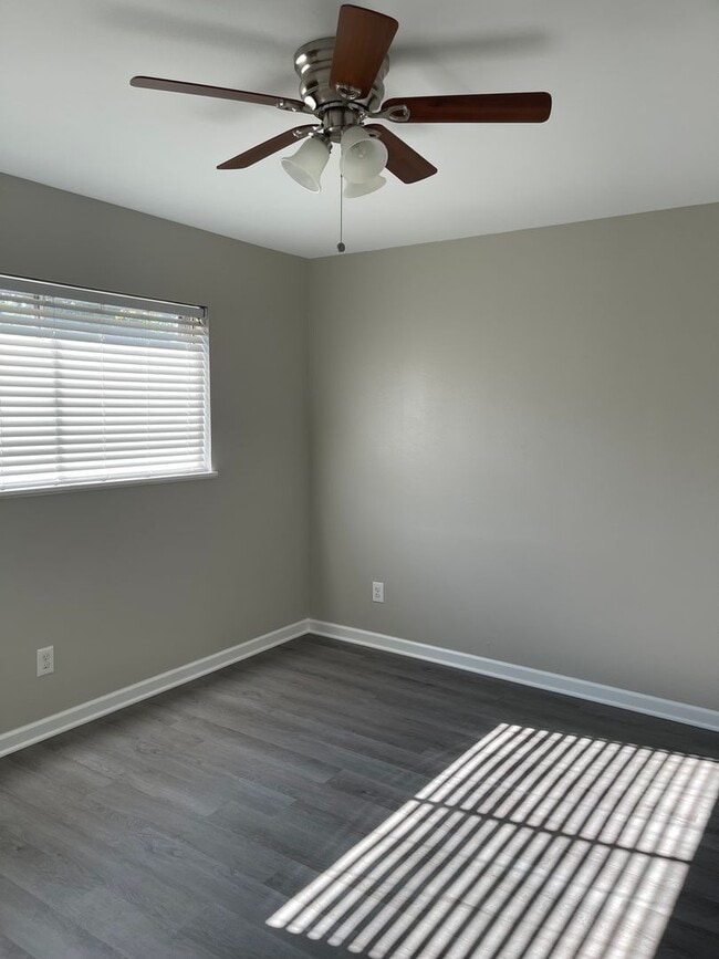 Building Photo - 1619 Anita St