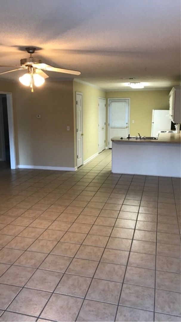 Foto del edificio - 2 Bedroom 2 Bath Townhome FULLY FURNISHED