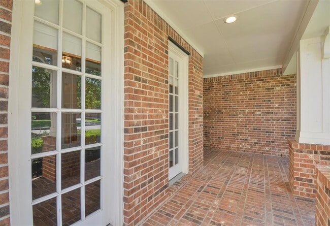 Building Photo - 6015 Shady Alcove Ct