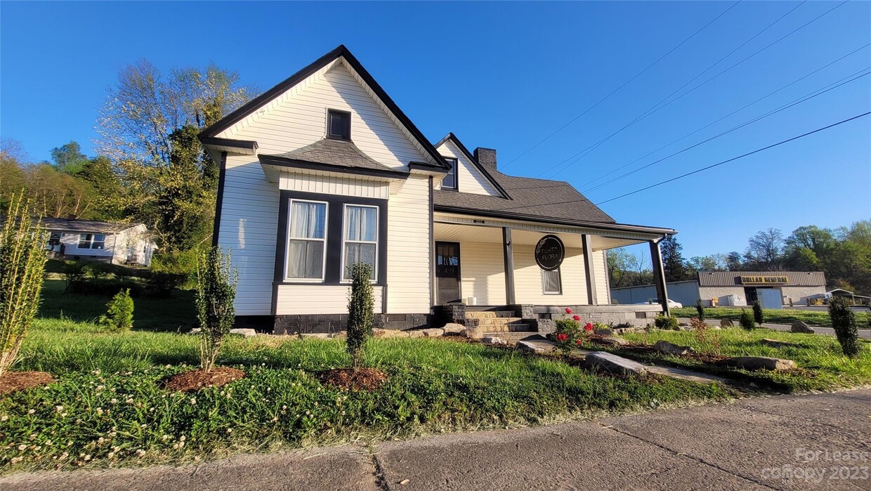 Primary Photo - 323 E Main St