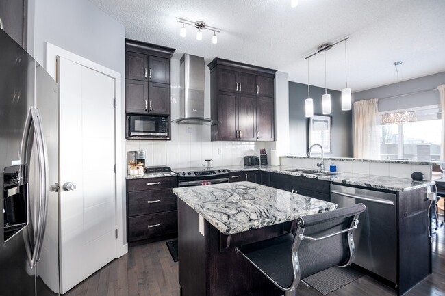 Building Photo - 8393 Ellis Cres NW