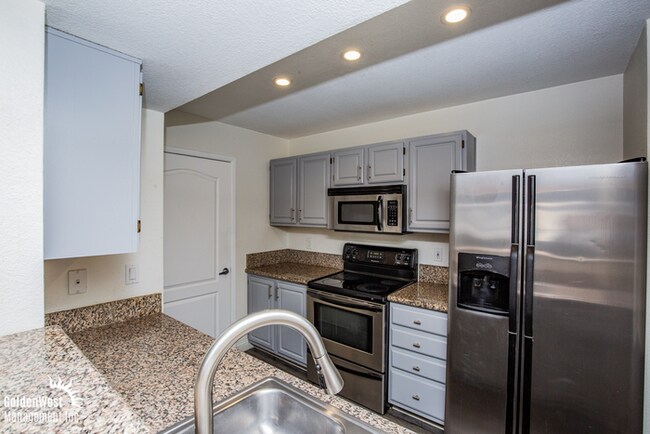 Foto del edificio - Stylish & Updated 1Bdm 1Ba Condo in Gated Community.