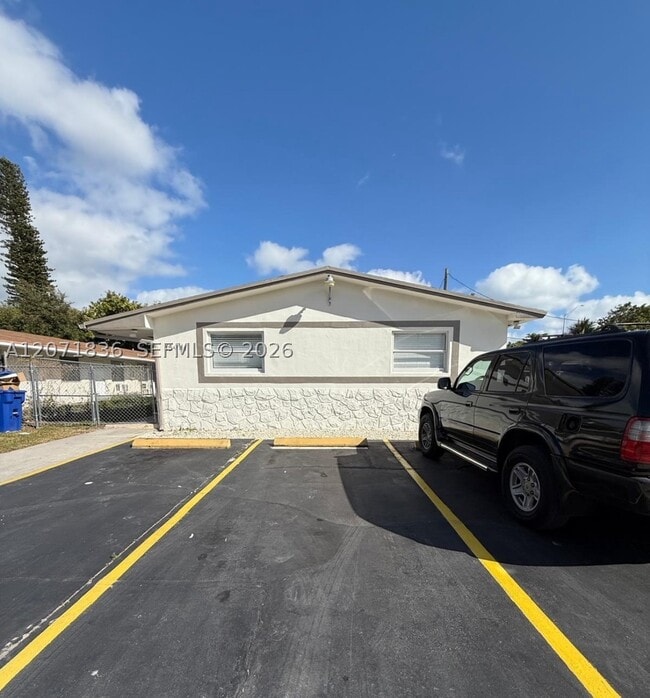 Building Photo - 15941 NE 18th Ct
