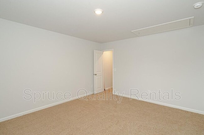 Building Photo - 1645 Weatherend Dr