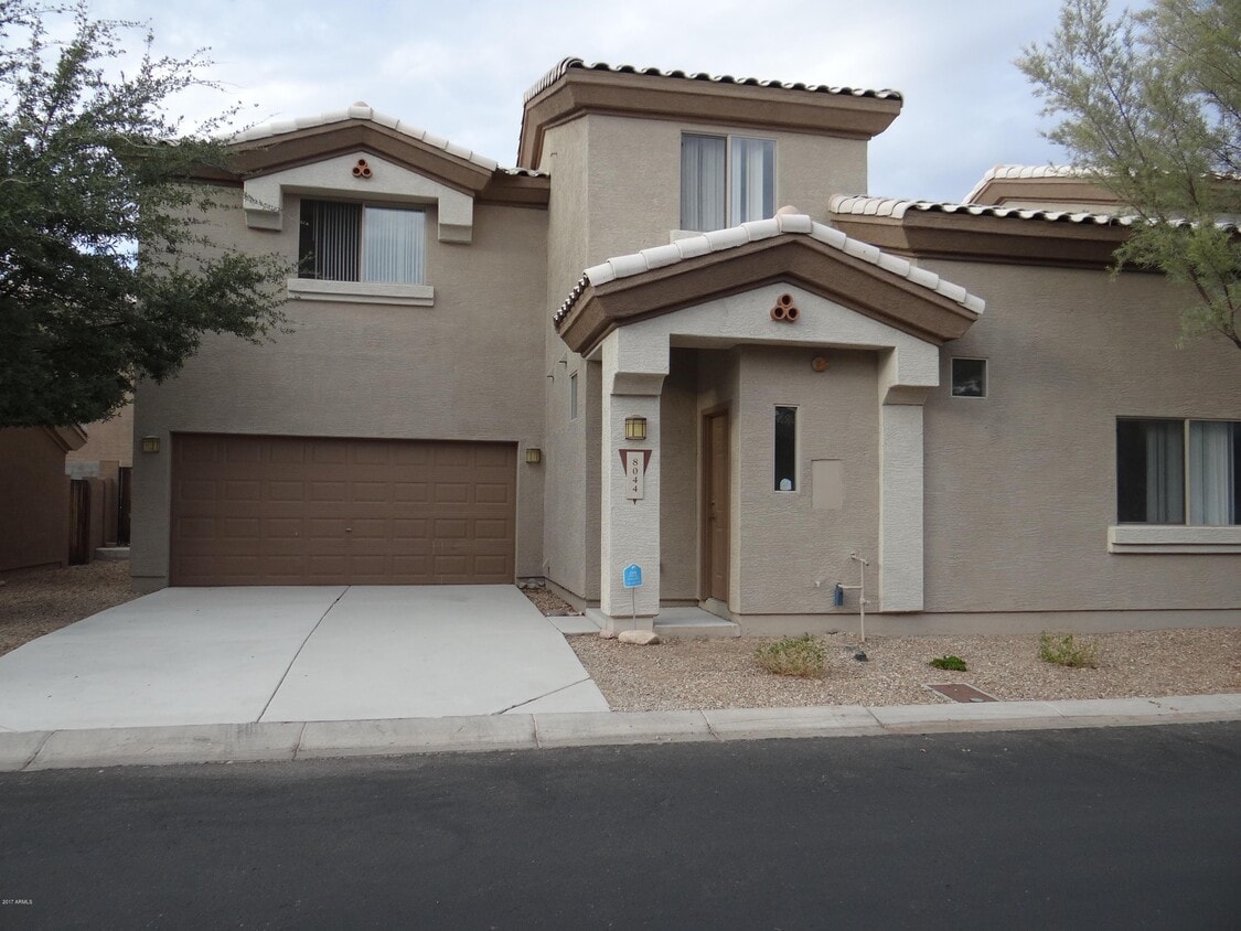 Primary Photo - 8044 W Beck Ln