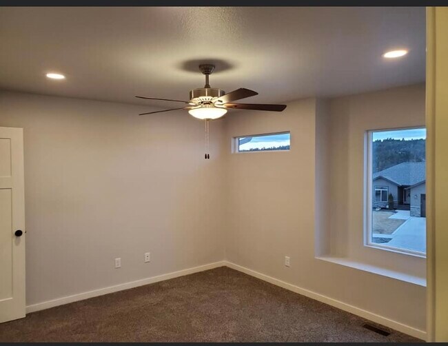Building Photo - 5932 Nugget Gulch Rd