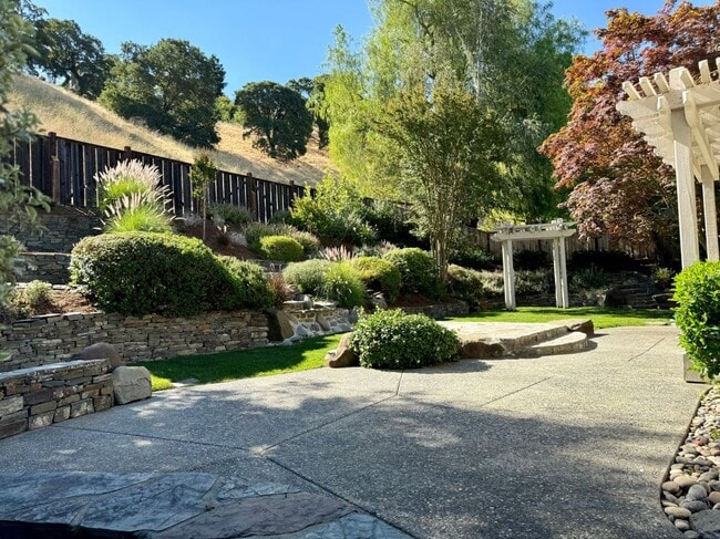 Building Photo - 5179 Keller Ridge Dr