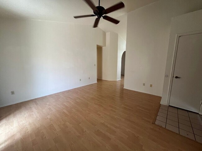 Foto del edificio - Charming 2 Bedroom, 2 Bathroom Home for Rent!