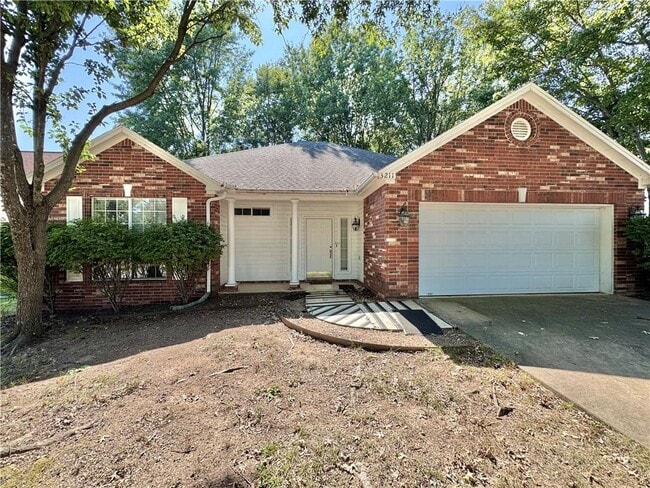 Building Photo - 3211 Dogwood View
