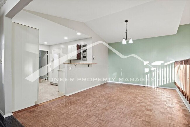 Building Photo - 873 Pulpit Rock Cir N