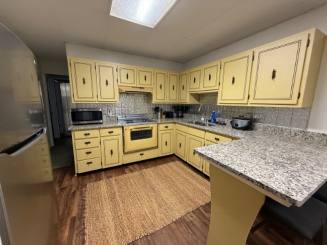 Building Photo - 701 Carson St