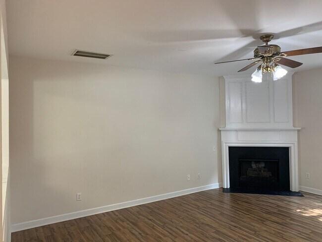 Foto del edificio - Spacious Townhome located in the "Willomer...