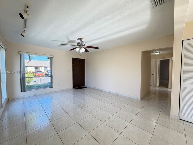 Foto del edificio - 11938 SW 122nd Ct