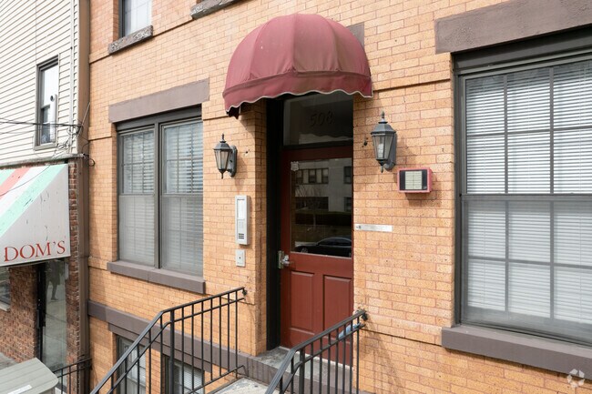 Entrada - 508 GRAND St