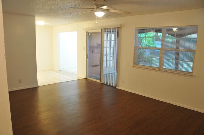 Building Photo - 2414 Village Walk
