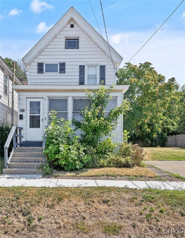 Foto principal - 229 1/2 E 2nd St
