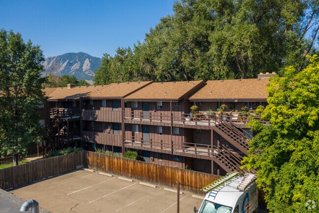 Building Photo - The Cove