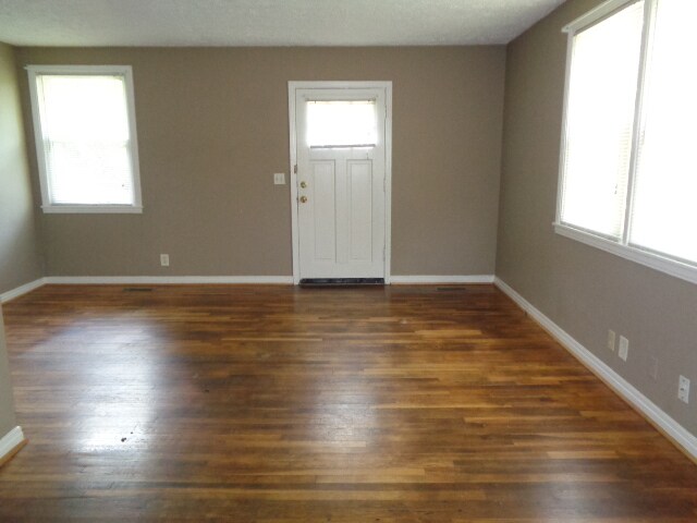 Building Photo - 40 Chestnut Dr
