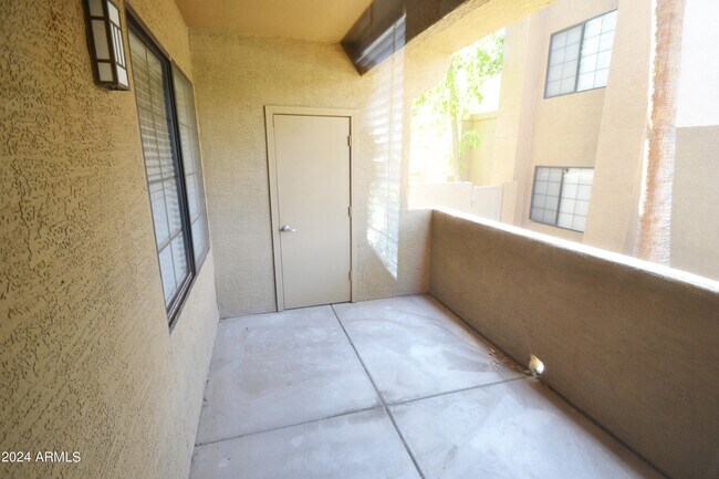 Building Photo - 5302 E Van Buren St