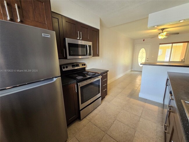 Foto del edificio - 2330 NW 11th St