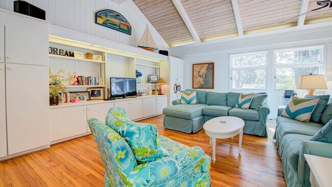 Foto del edificio - 94 Whiting Ln