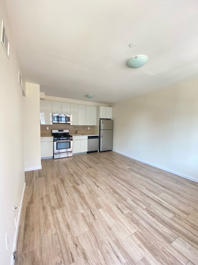 Kitchen - 3431 Guider Ave