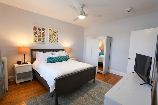 Foto del edificio - 374 Chestnut Hill Ave