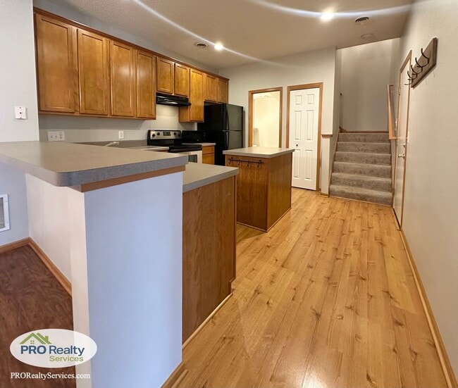 Building Photo - 2 Bedroom Updated Townhome
