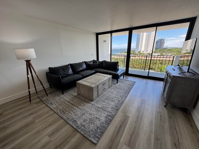 Building Photo - 5600 N Flagler Dr