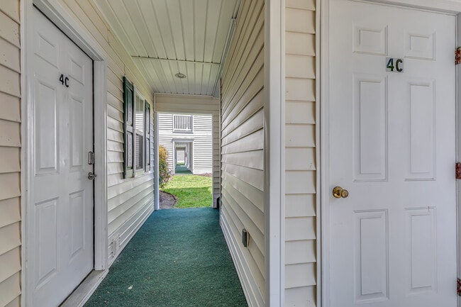 Building Photo - 589 Blue River Ct