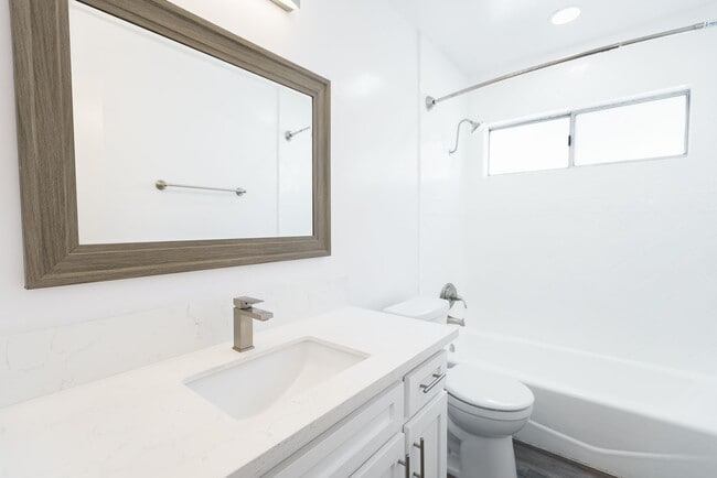 Foto del interior - 1635 North Martel Avenue