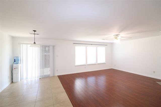 Building Photo - 413 Deer Park Dr