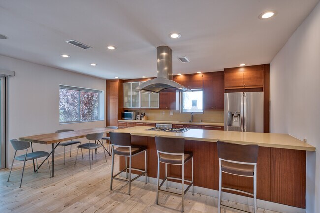 Kitchen - 2137 Glencoe Ave