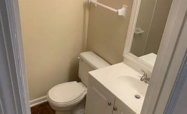 Foto del edificio - Freshly Renovated 3BR Condo Steps from UNC...
