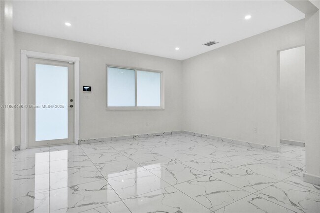 Foto del edificio - 820 NW 31st Ave