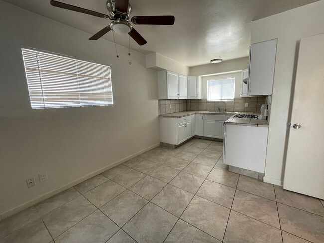 Building Photo - Cozy One Bedroom One Bathroom Cottage Home in Hemet!