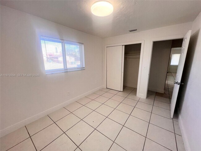 Foto del edificio - 5600 NW 15th St