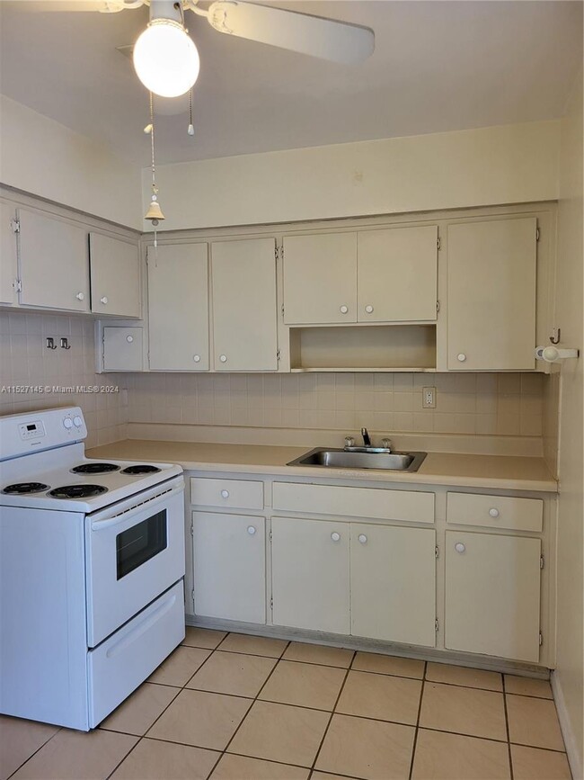 Foto del edificio - 16041 NE 19th Ct