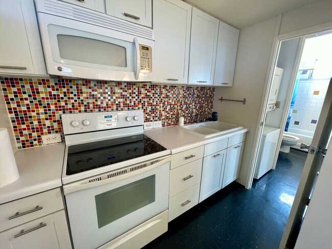 Building Photo - 1060 Kamehameha Hwy