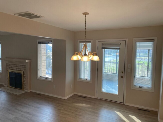Building Photo - BEAUTIFUL Spacious home with an open floor plan in a great area!