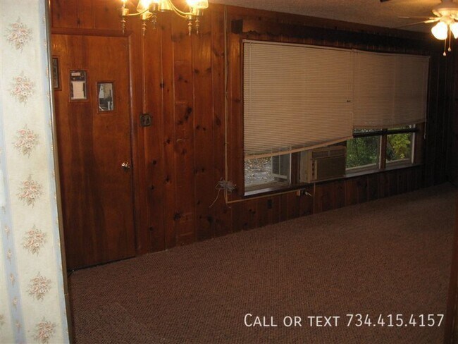 Building Photo - 2866 Golfside Rd