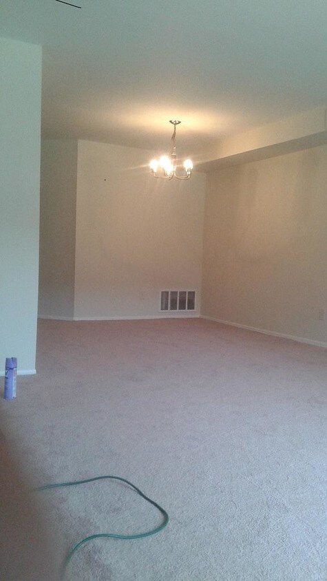 living - 2531 Shelmire Ave