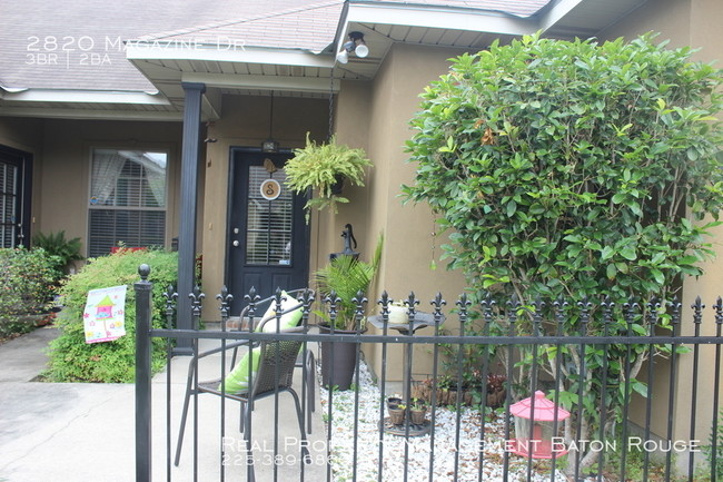 Building Photo - Beautiful Townhouse on Quiet Street