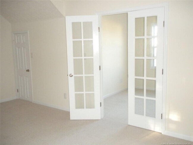 Building Photo - 242 Checkmate Ct