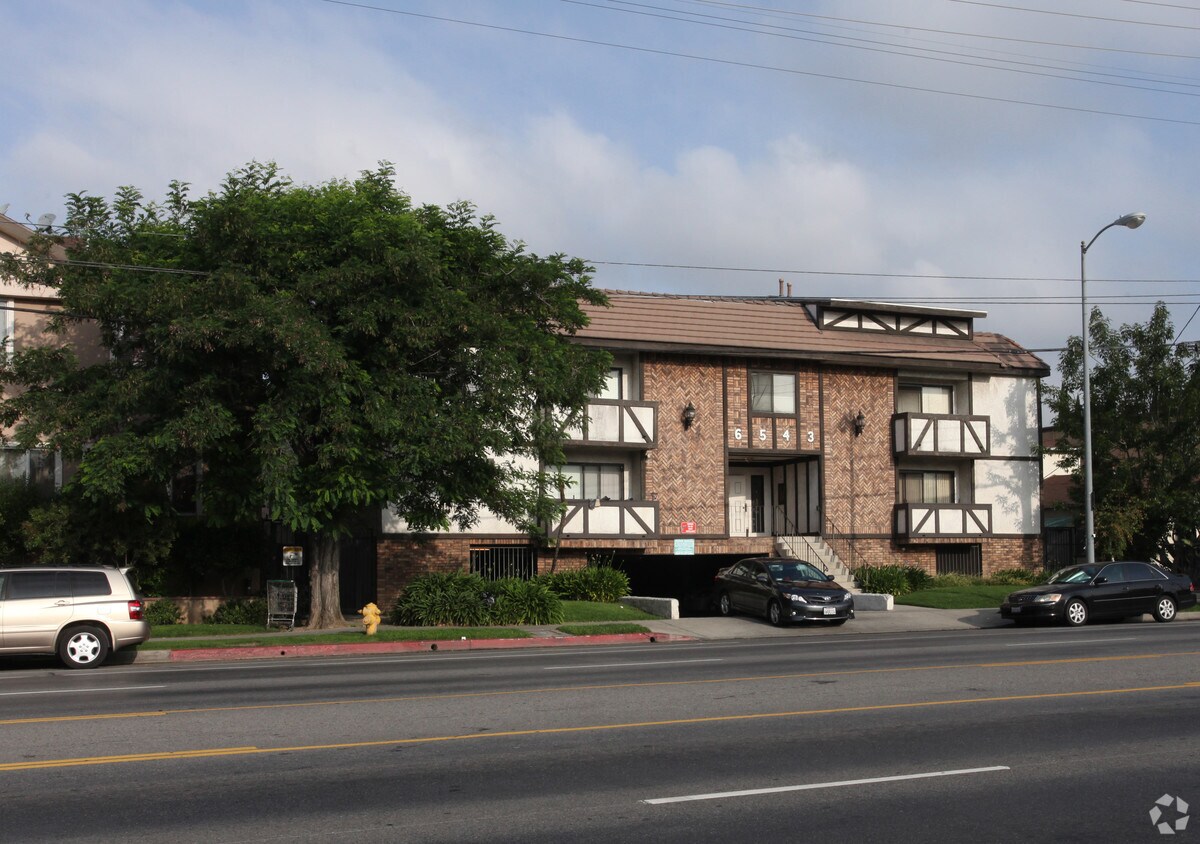 Foto del edificio - 6543 Woodman Ave