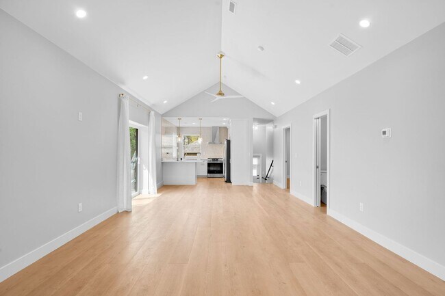 Foto del edificio - Remodeled 4BD, 3.5BA Home in South Park Hill with 2-Car Garage