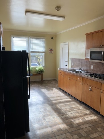 Communal Kitchen (Not inside unit) - 402 N Soto St