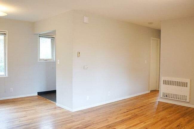 Building Photo - Mid-Century 2bdr Near Willamette Park & OHSU